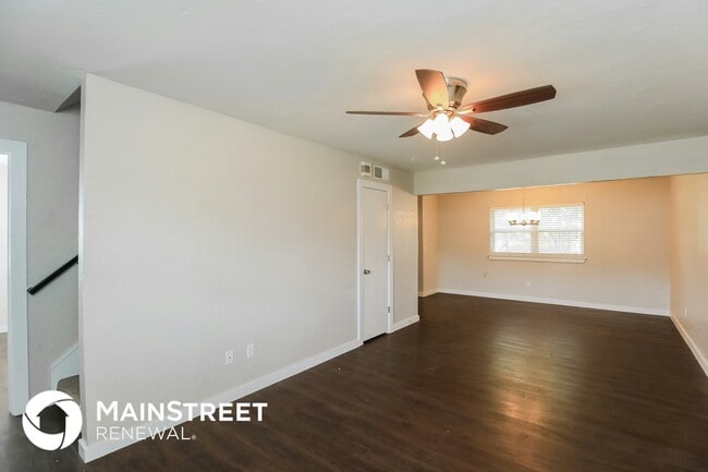 Building Photo - 1828 Sunrise Dr