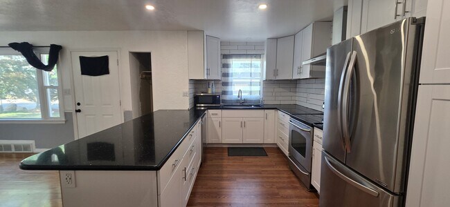 Building Photo - 2713 Dill Dr
