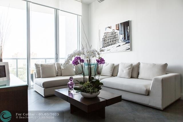 Foto del edificio - 3029 NE 188th St
