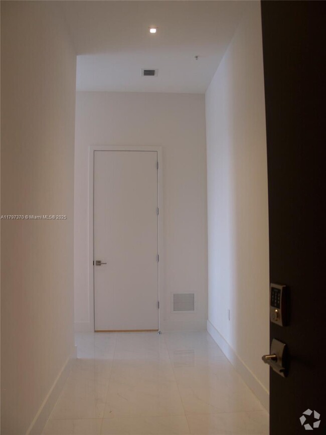 Building Photo - 301 Altara Ave