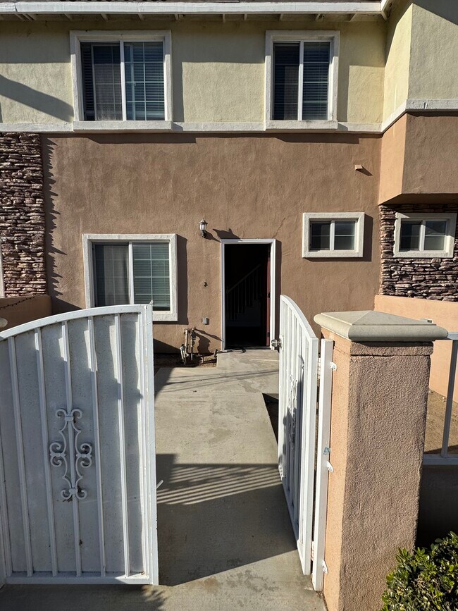 Exterior y patio - 3613 Nye Ave