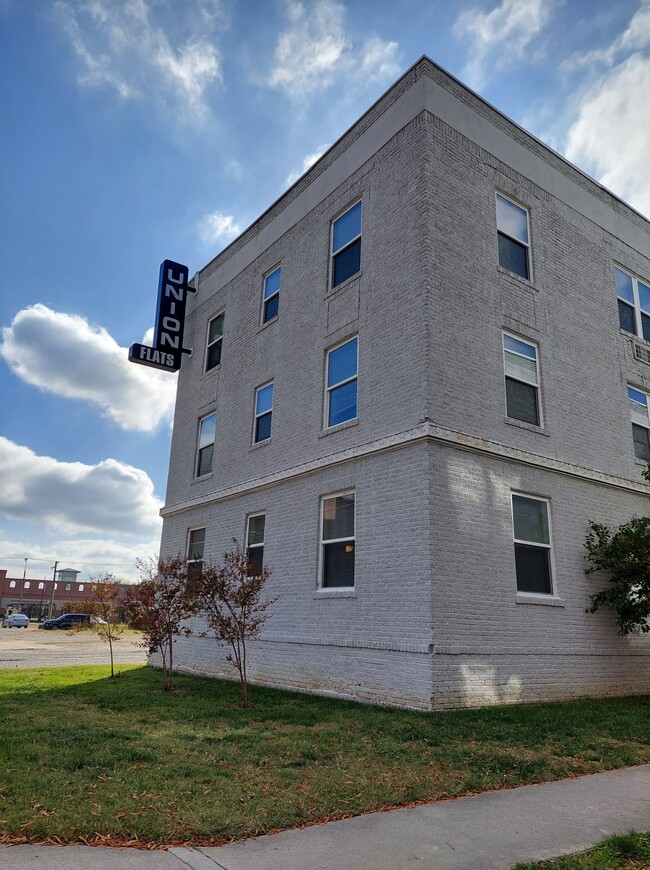 Building Photo - Union Flats