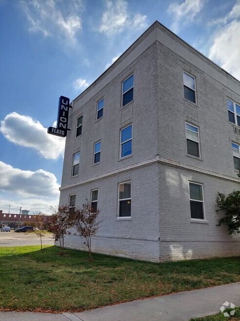 Building Photo - Union Flats