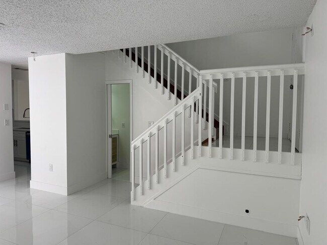 Foto del edificio - 4421 SW 72nd Ter
