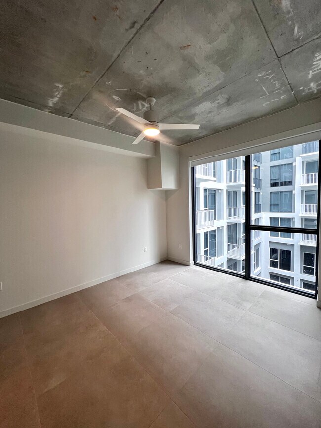 Foto del edificio - 137 NW 30th St