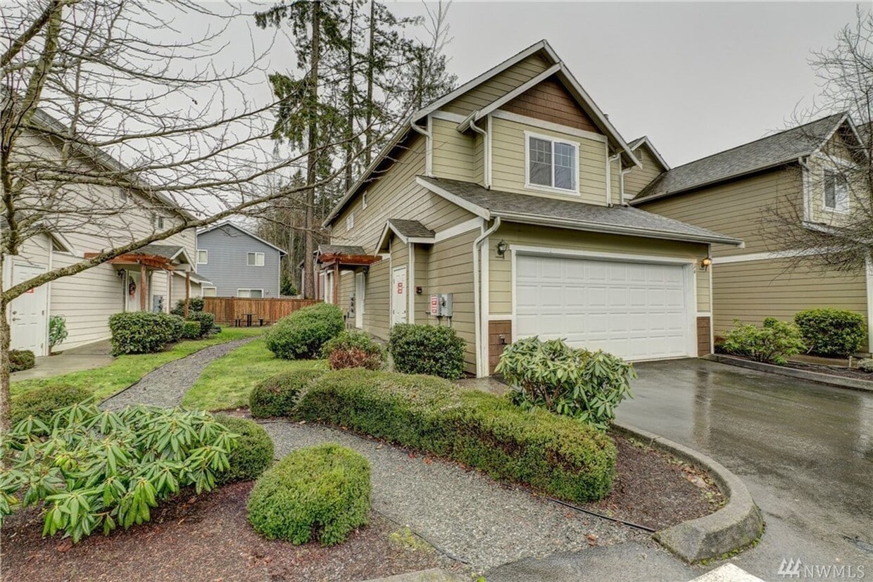 Primary Photo - Lake Stevens Townhouse...