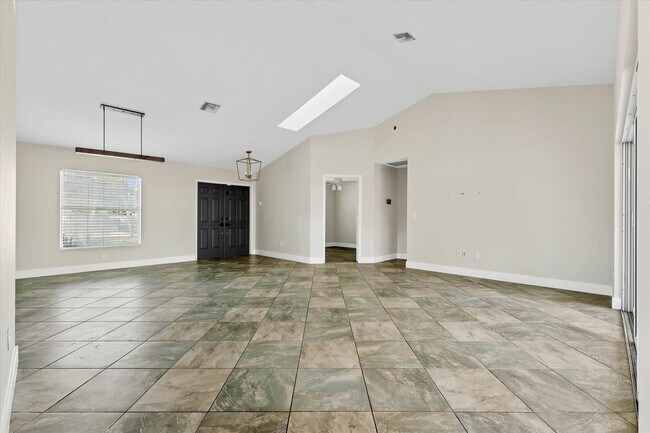 Building Photo - 1021 Corallita Ct