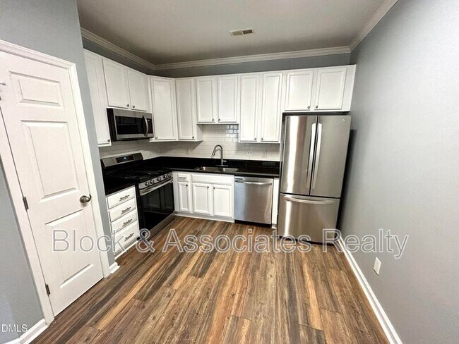 Foto del edificio - 2210 Raven Rd
