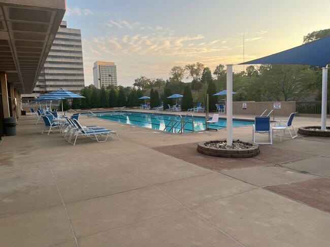 Building Photo - 2525 Main St