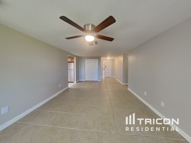 Building Photo - 7224 Northbridge Boulevard Tampa FL