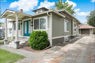 Building Photo - 4905 SE Sherman St