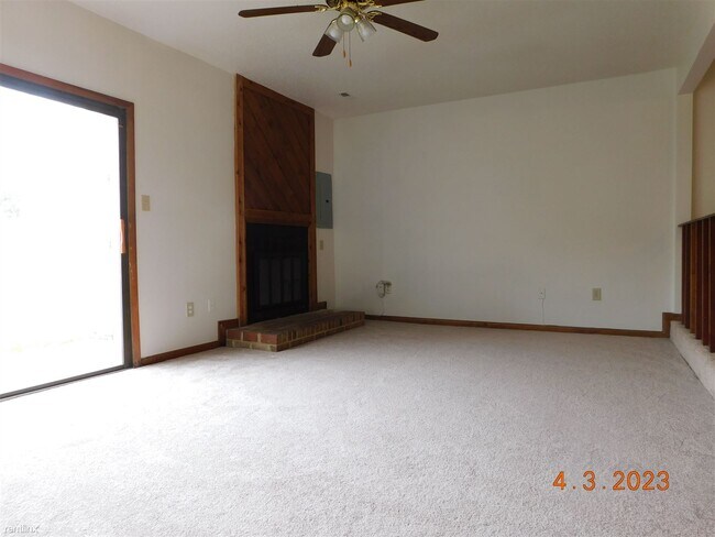 Foto del edificio - 3 br, 2.5 bath Townhome - 5624 Old Guard Cres