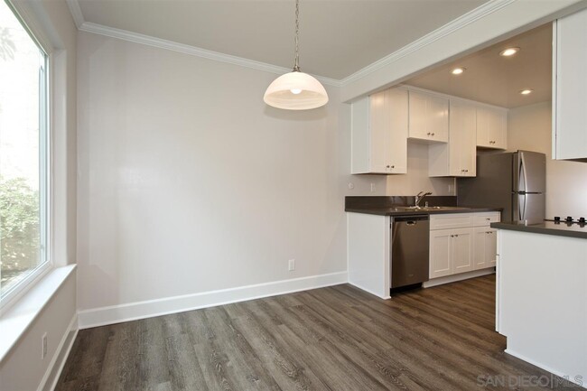 Building Photo - 8571 Villa La Jolla Dr