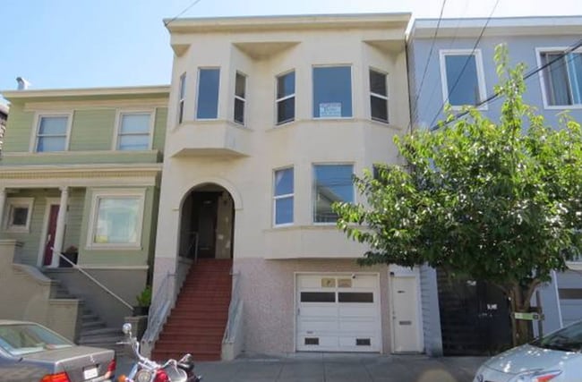 Building Photo - 570 8th Ave
