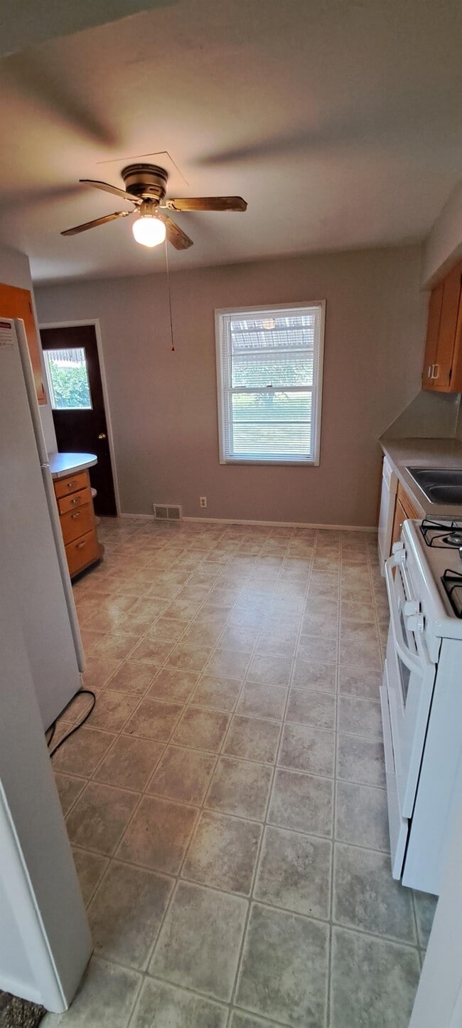 Foto del edificio - 1214 S Saxby Ave