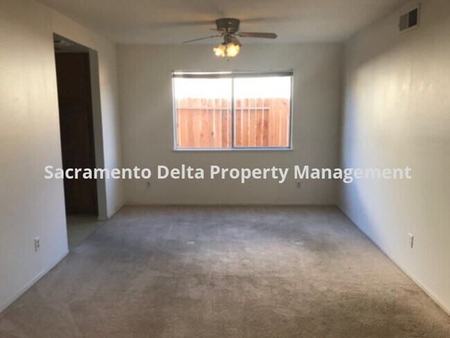 Foto del edificio - 7611 Bierston St