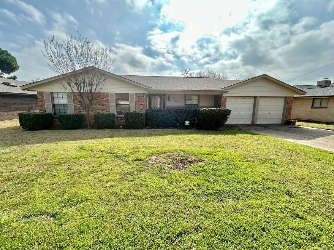 Primary Photo - Well Maintained Arlington 3 Bedroom