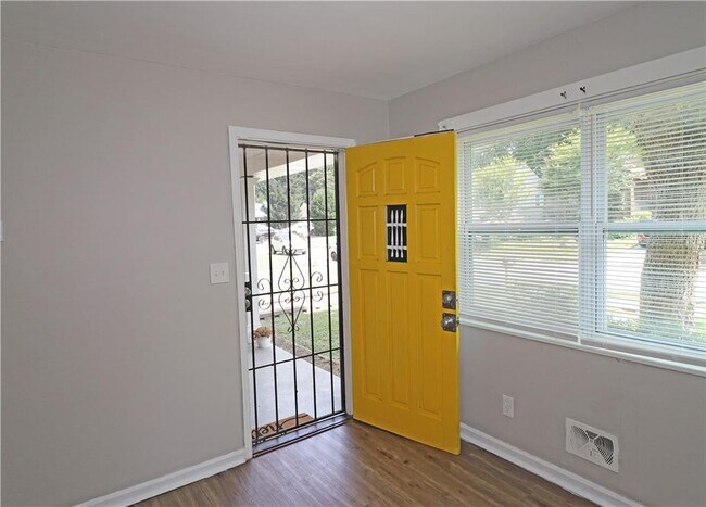 Building Photo - 1329 Clermont Ave