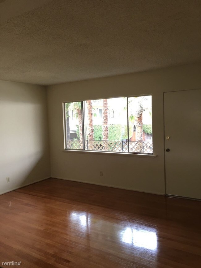 Foto del edificio - 4481 Chevy Chase Dr