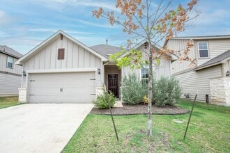 Building Photo - 221 Grace Lilly Dr