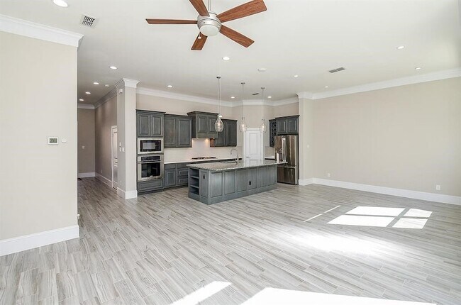 Foto del edificio - 6723 Sussex Manor St