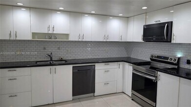 Building Photo - 1351 NE Miami Gardens Dr