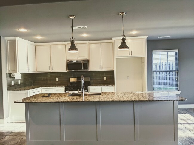 Photo - 700 Hawthorn Way House