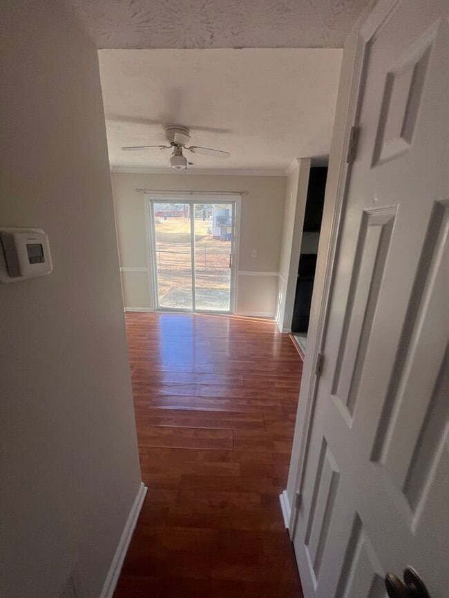Foto del edificio - FINALLY A 2 BEDROOM 2.5 BATH IN LAWRENCEVILLE!