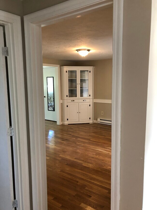 Foto del edificio - 8 Brookings Dr