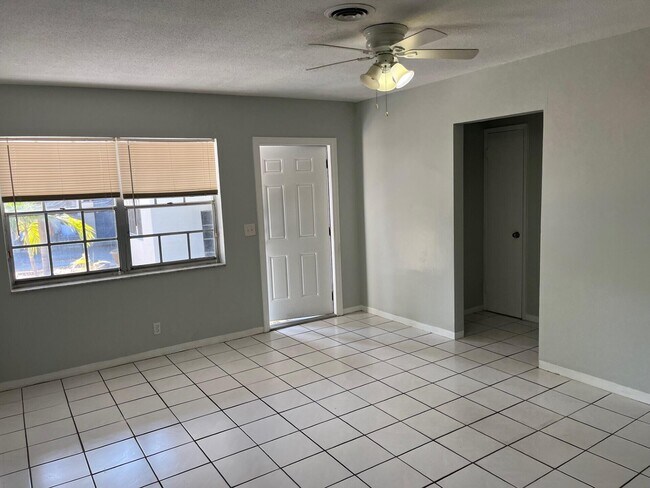Foto del edificio - 265 NW 32nd St