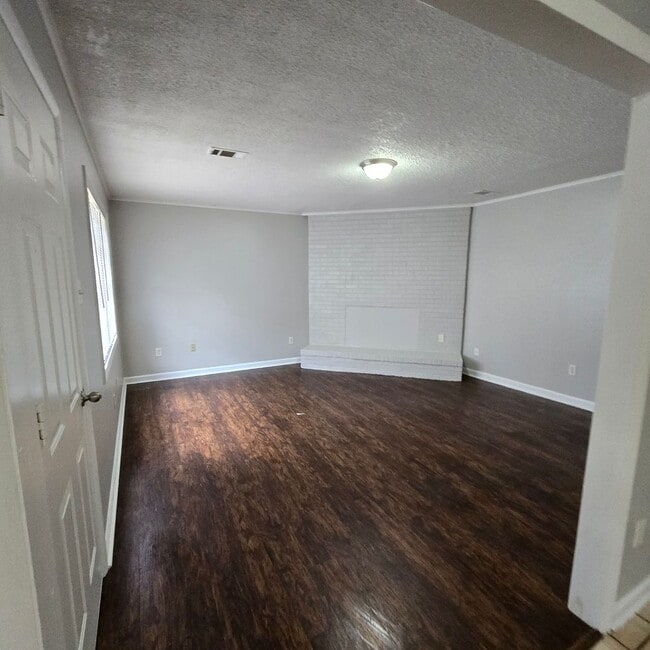 Building Photo - 3593 Voltaire Ave
