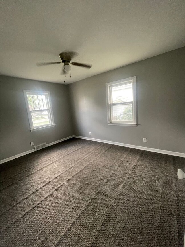 Building Photo - Cozy 2 Bedroom Home
