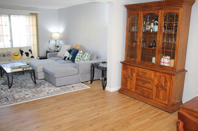 Livingroom - 1664 Saint Albans Ct