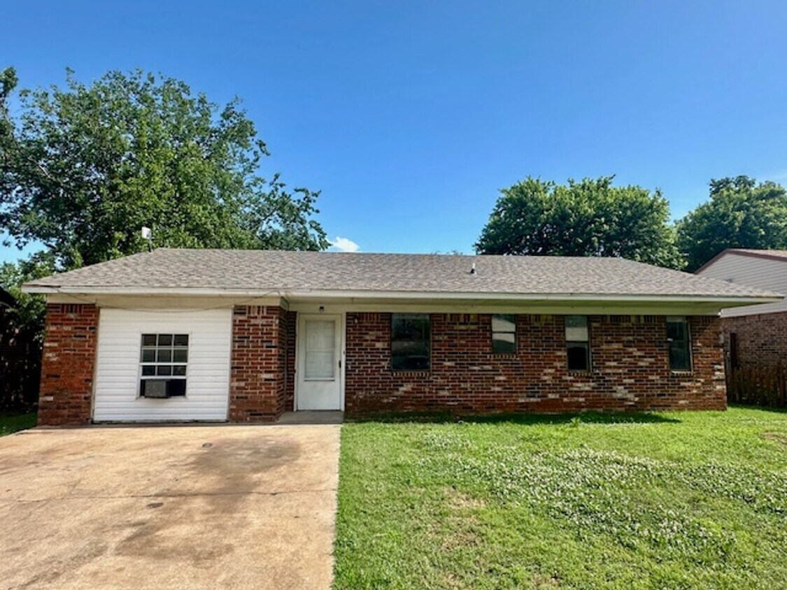 Primary Photo - 3 Bedroom and 1.5 Bathroom Home in Tecumseh