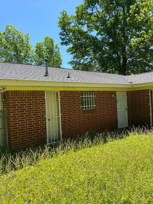 Building Photo - 870 Columbia Rd 46