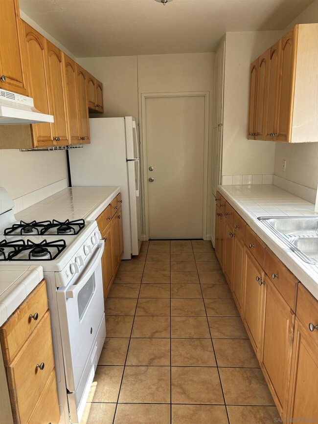 Building Photo - 2149 Flintridge Dr