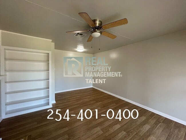 Building Photo - 3719 Parkwood-