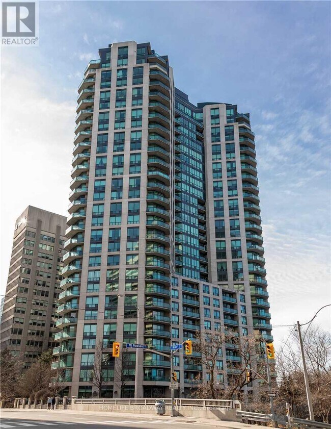 Building Photo - 300 Bloor St E