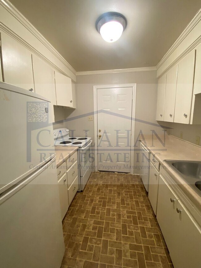 Building Photo - 2 Bedroom Duplex