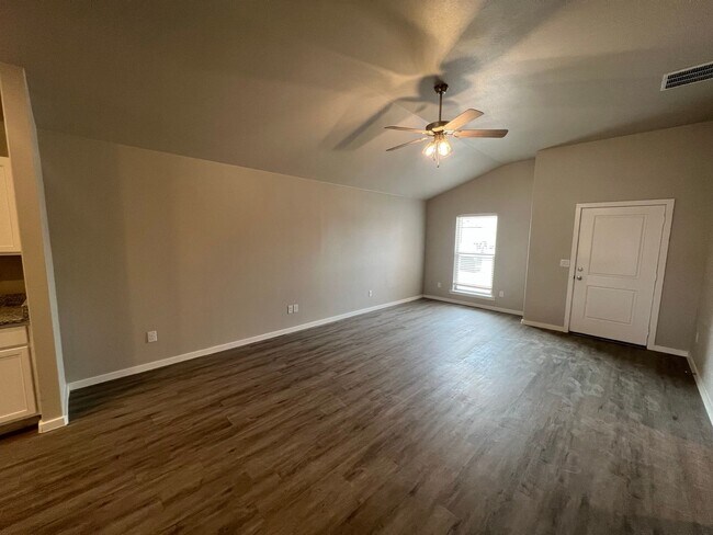 Foto del edificio - New 3 Bedroom Home in Greenwood, TX!