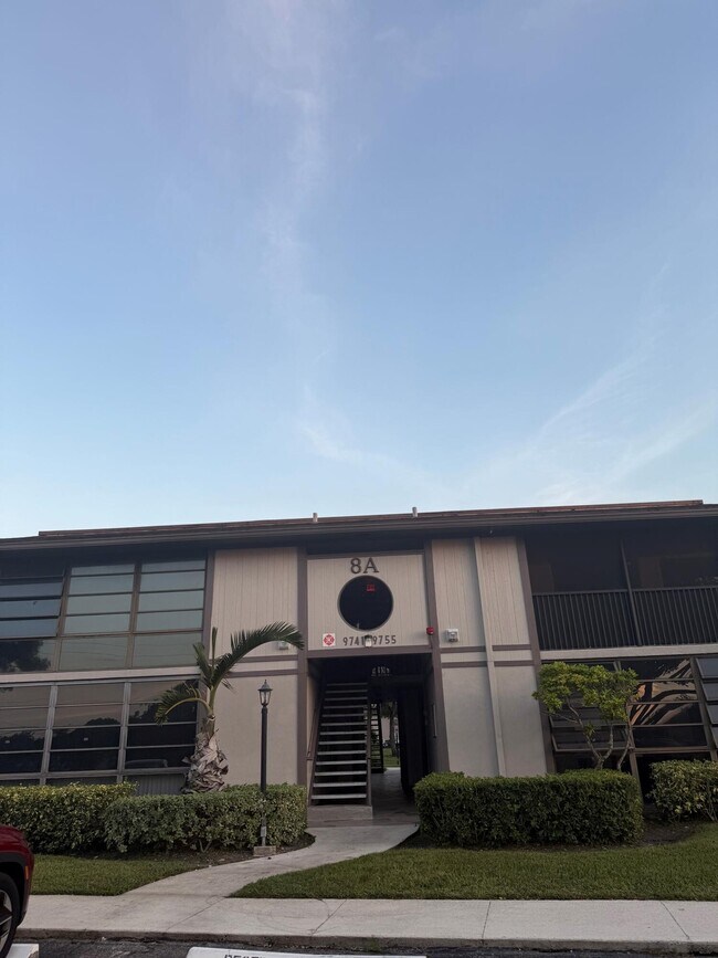 Foto del edificio - 9743 W McNab Rd