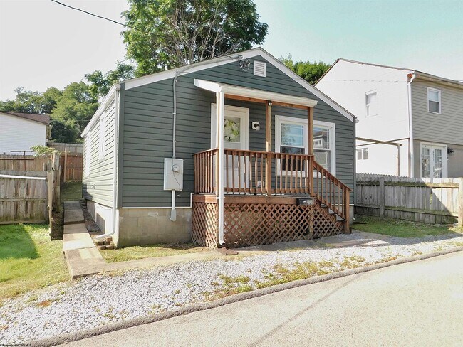 Building Photo - 431 Manhattan Ln
