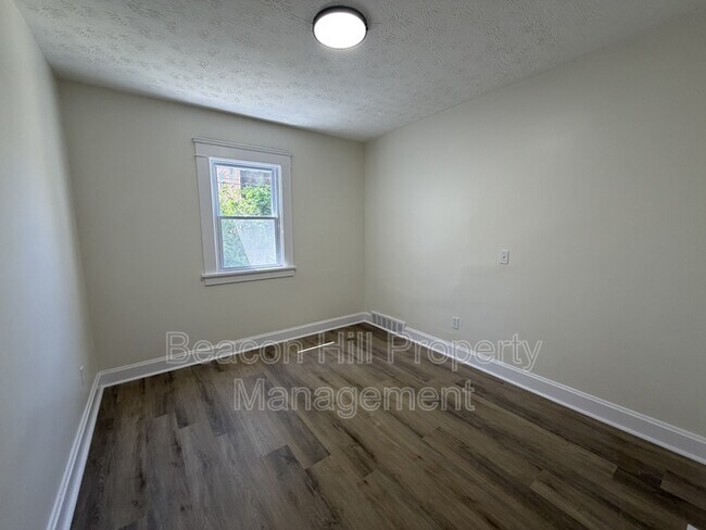 Building Photo - 3524 E 143rd St