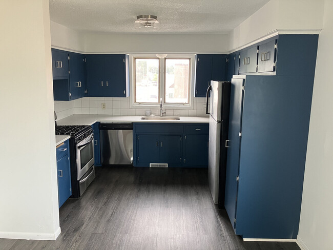 Foto del edificio - 120 Butler Ave E