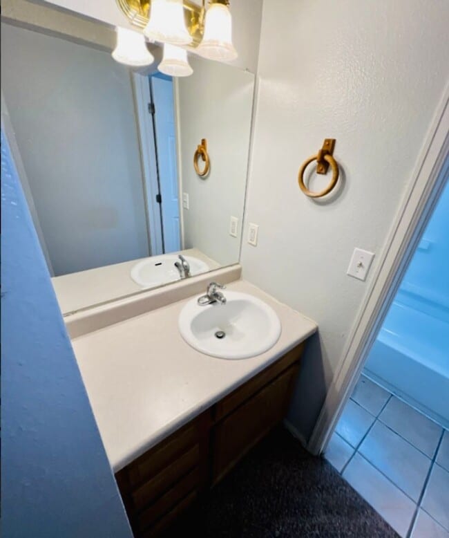 Foto del edificio - Studio Apartment in Denver - Ground Level - Move-In Special