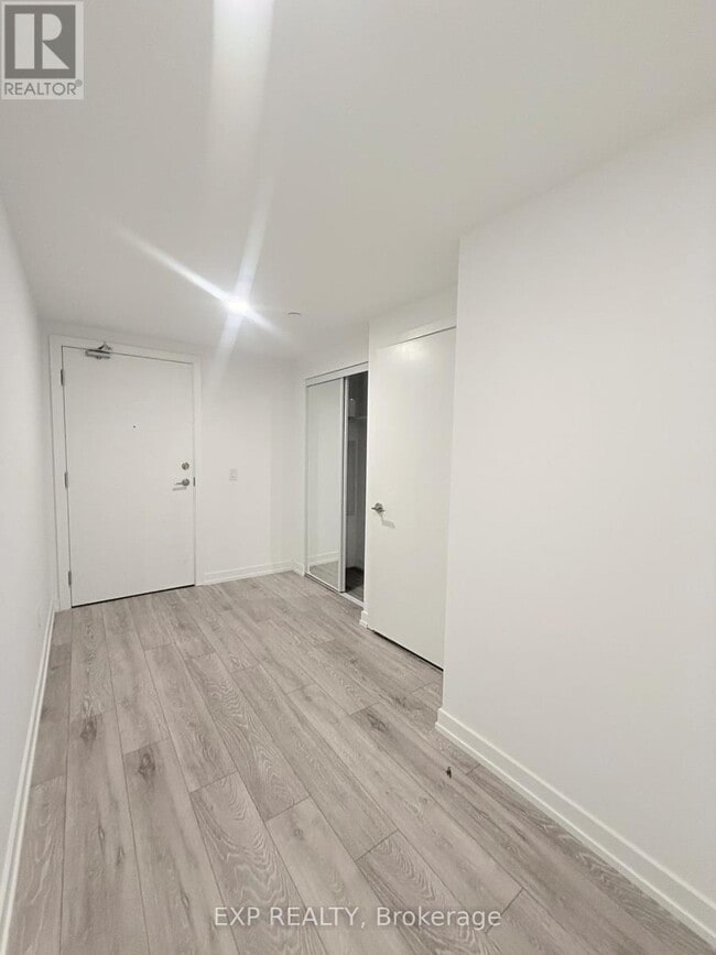 Photo du bâtiment - 537-1100 SHEPPARD Ave