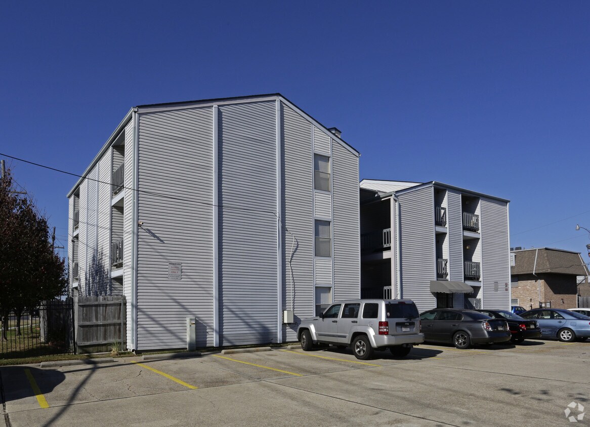 Building Photo - 2201 Houma Blvd