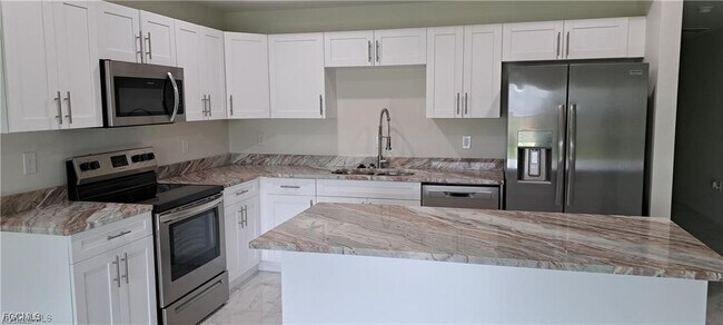Foto del edificio - 4636 Golfview Blvd