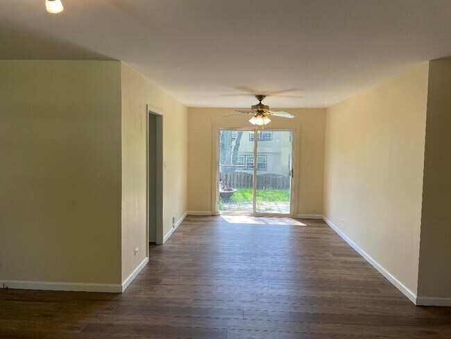 Foto del edificio - 401 Castlewood Ln