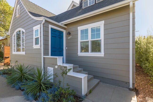 Building Photo - 1021 Rinconada Rd